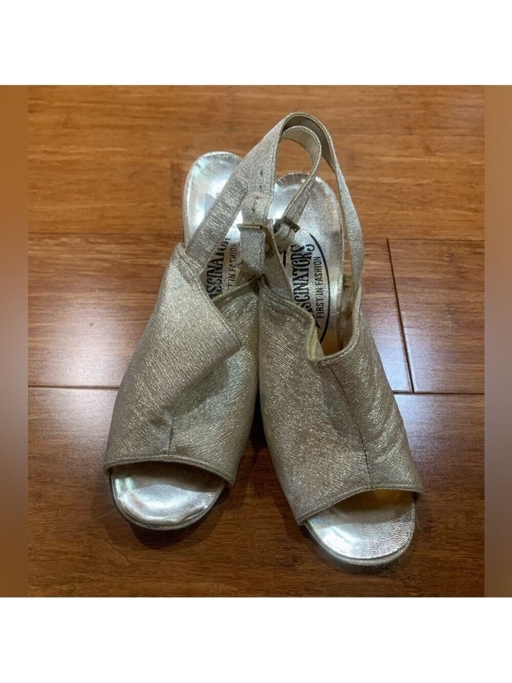 Vintage 60’s gold heel size 5